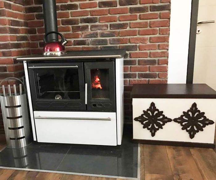 Опалювально-варильна піч Plamen 850 Glas біла — кухонна піч з плитою для обігріву і приготування їжі