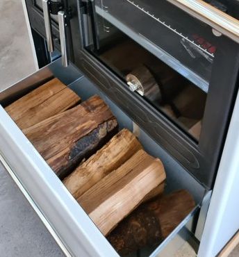 Опалювально-варильна піч Plamen 850 Glas біла — кухонна піч з плитою для обігріву і приготування їжі